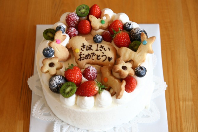 動物いっぱいのバースデーケーキ