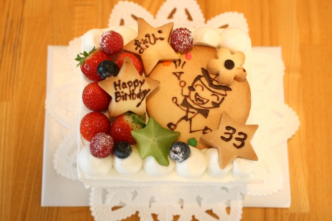 バースデーケーキ　３３