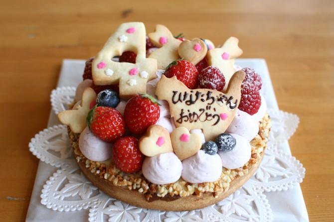 バースデーケーキ　ピンク