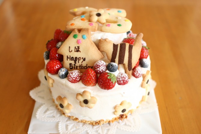 2段のバースデーケーキ
