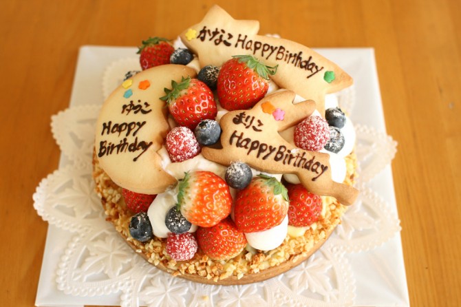 ３人のバースデーケーキ