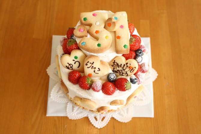 2段のバースデーケーキ