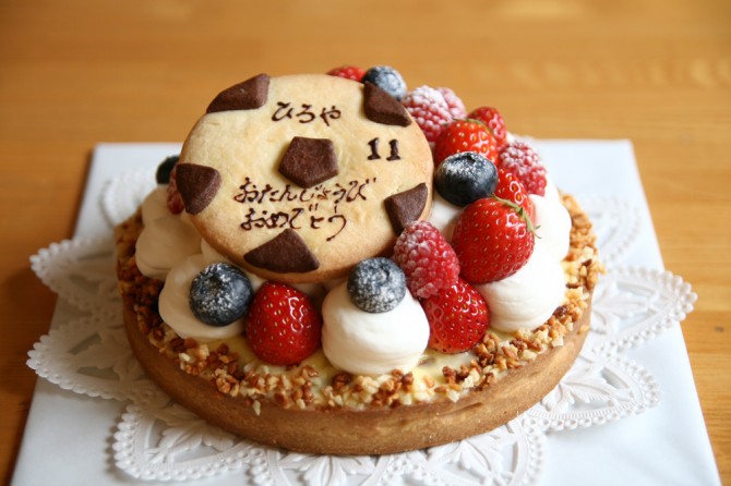 バースデーケーキ<br />サッカーボールのクッキー