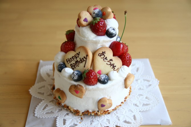 小さい２段のケーキ<br>誕生日ケーキ