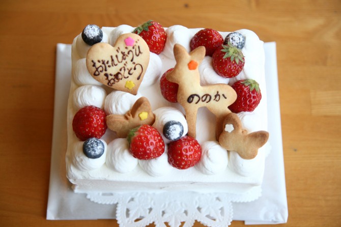 お誕生日ケーキ<br>スポンジケーキ