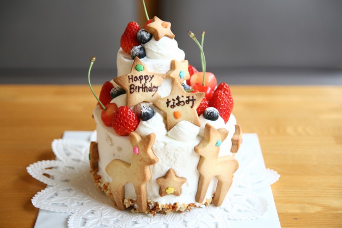 小さな２段のケーキ