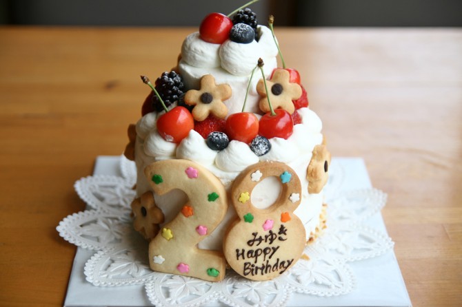 小さな２段のケーキ