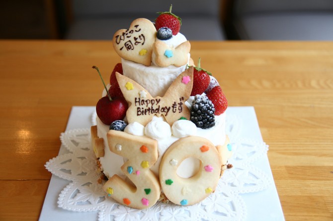 小さな２段のケーキ<br>３０歳