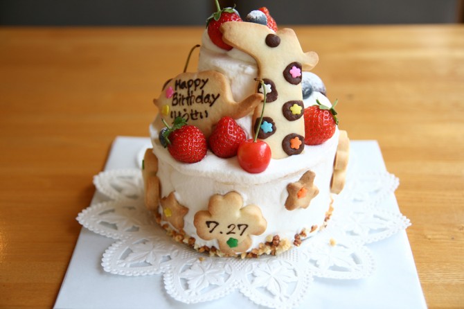 小さな２段のケーキ<br>きりん