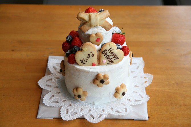 小さな２段のケーキ