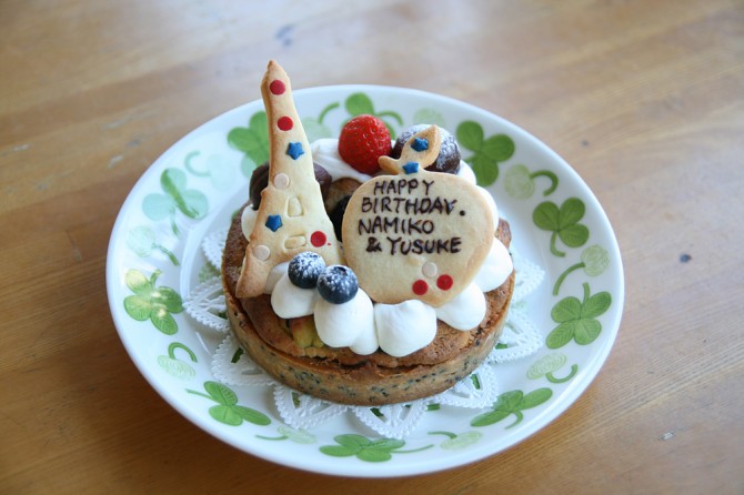 お店でたべるバーズデーケーキ