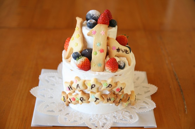 小さな２段のケーキ