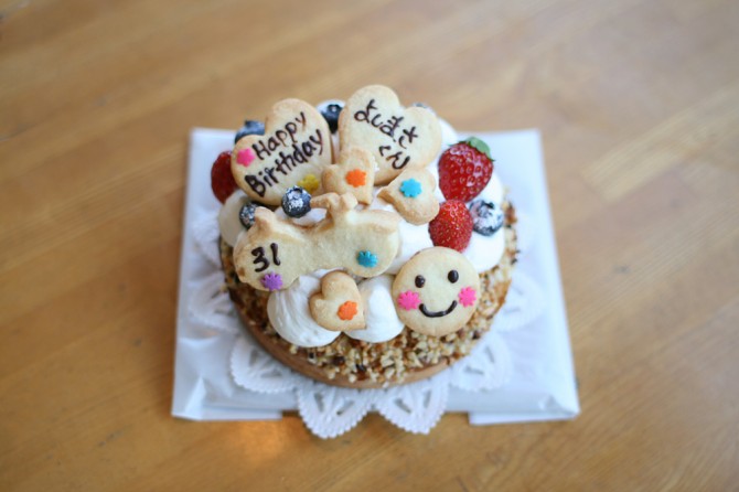 小さいタルトのバースデーケーキ