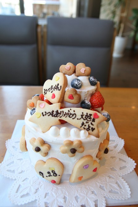 小さな２段のケーキ