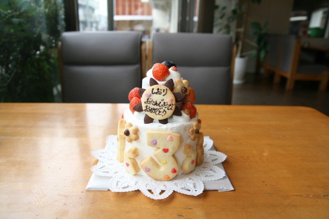 小さな２段のケーキ