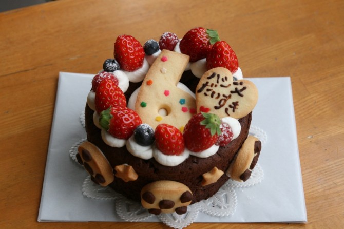 チョコケーキのバースデーケーキ