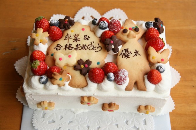 お祝いケーキ