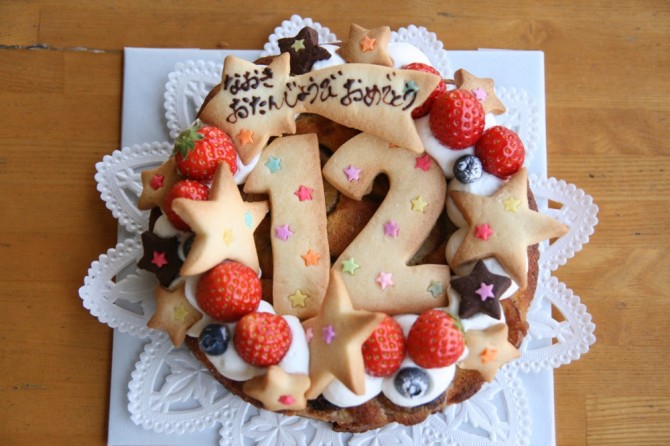 バナナのタルトのバースデーケーキ