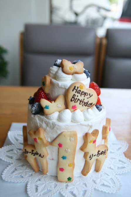 小さな２段のケーキ