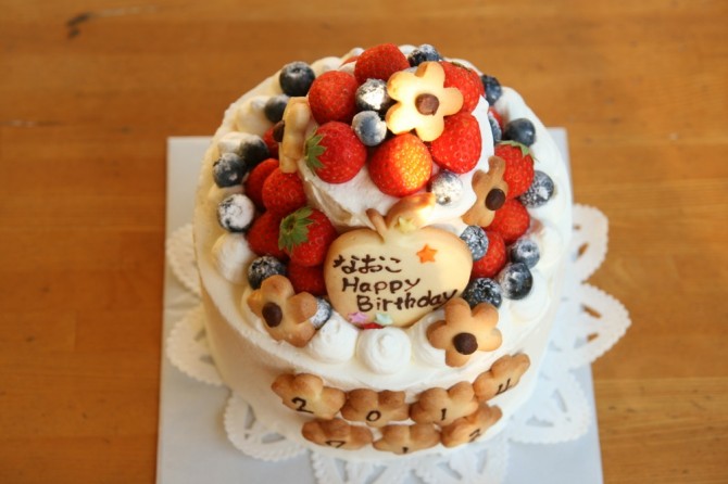 大きな２段のケーキ