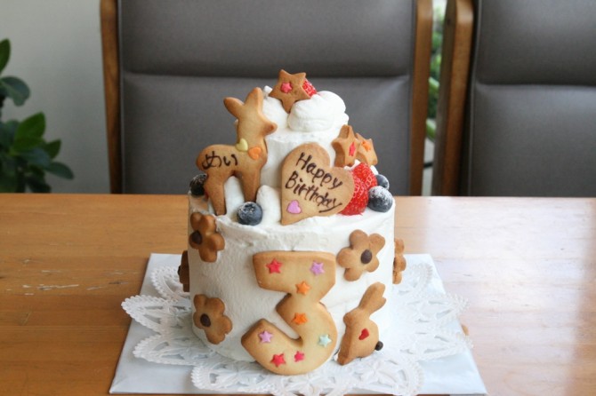 小さな２段のケーキ