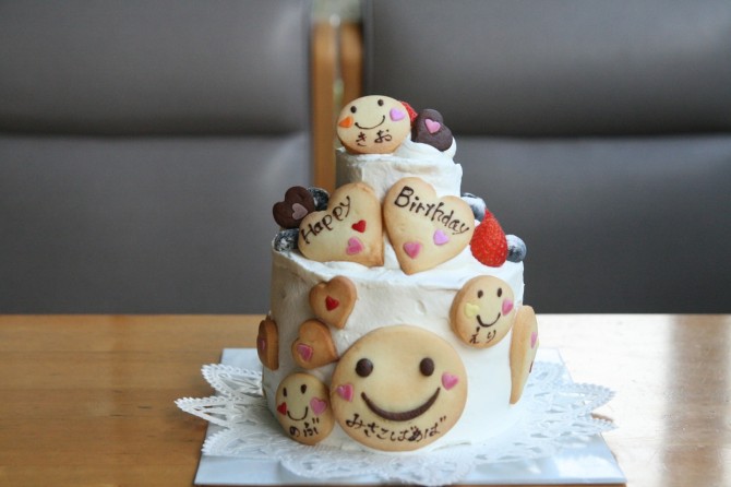 小さい２段のケーキ