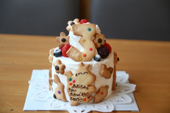 小さな２段のケーキ