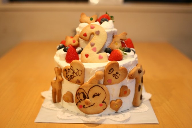 大きな２段のケーキ