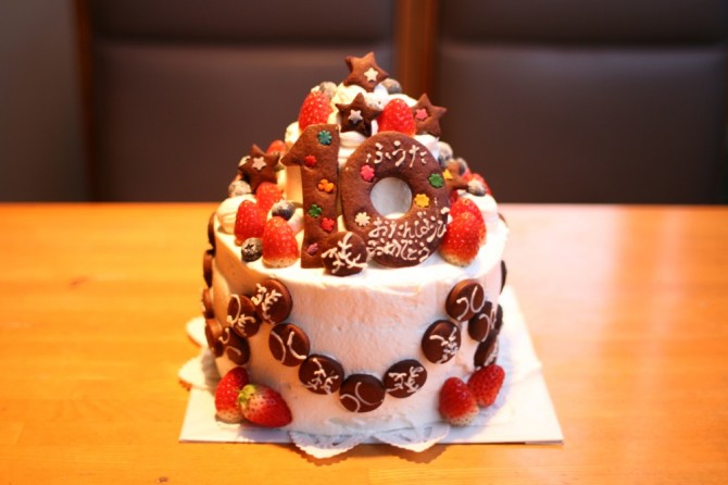 大きな２段のケーキ