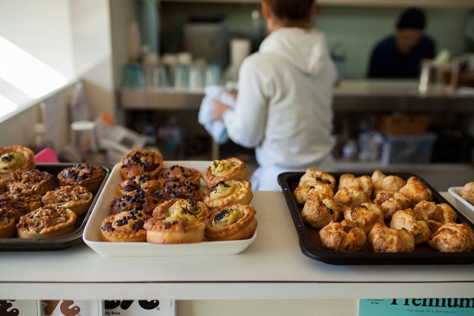 ２月のケーキが作れる日と営業日。