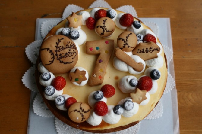 チーズケーキのバースデーケーキ