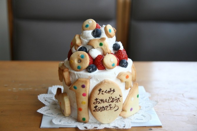 小さな２段のケーキ