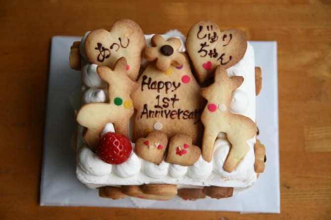 スポンジケーキのバースデーケーキ　四角いケーキ