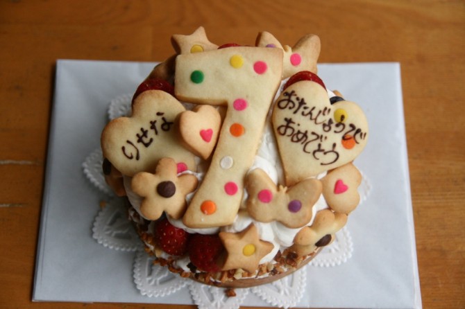 小さな１２センチのバースデーケーキ