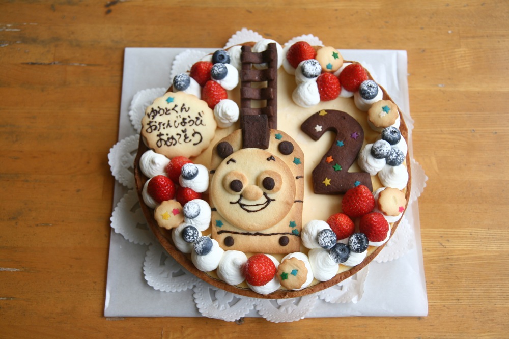 チーズケーキのバースデーケーキ