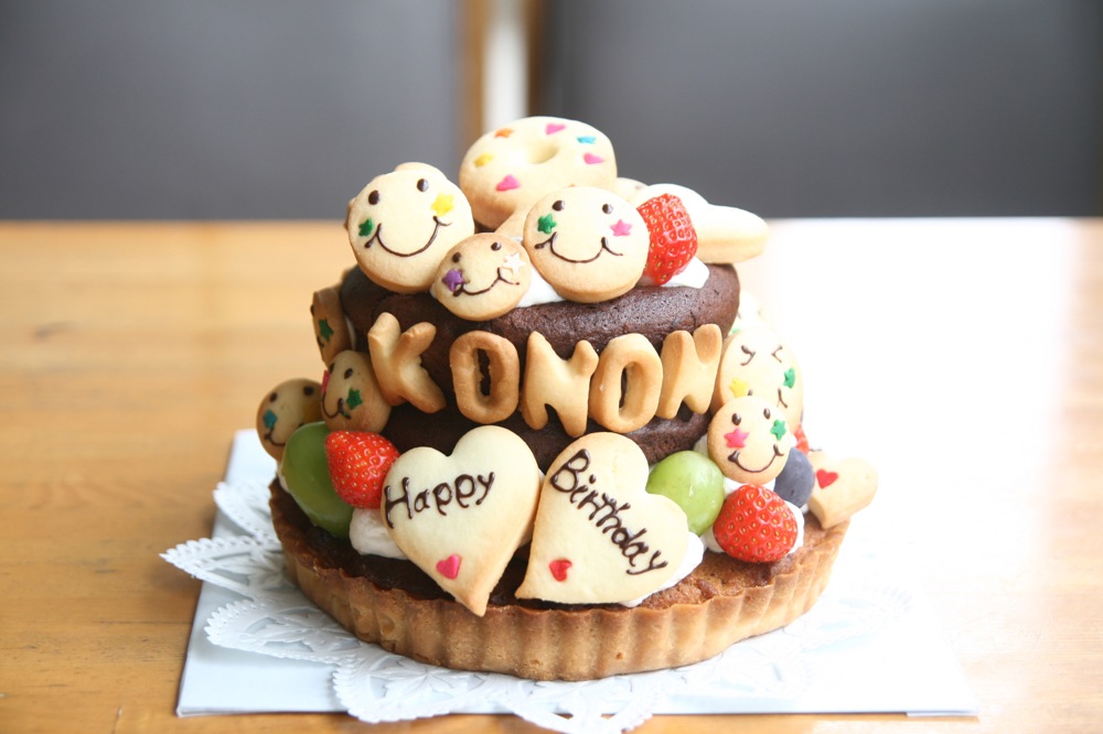 タルト台にチョコケーキのせました。