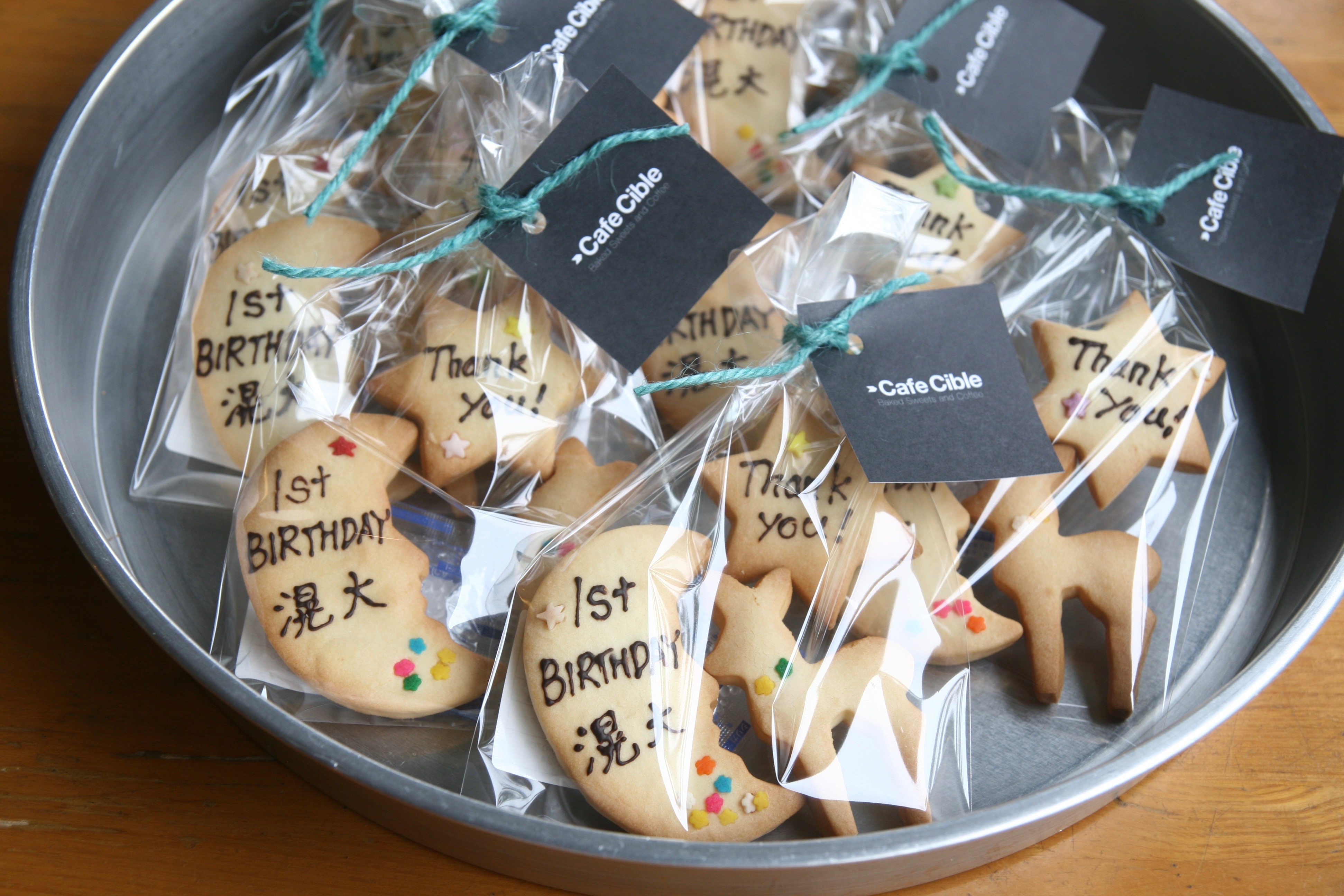 バースデーケーキとお土産クッキー