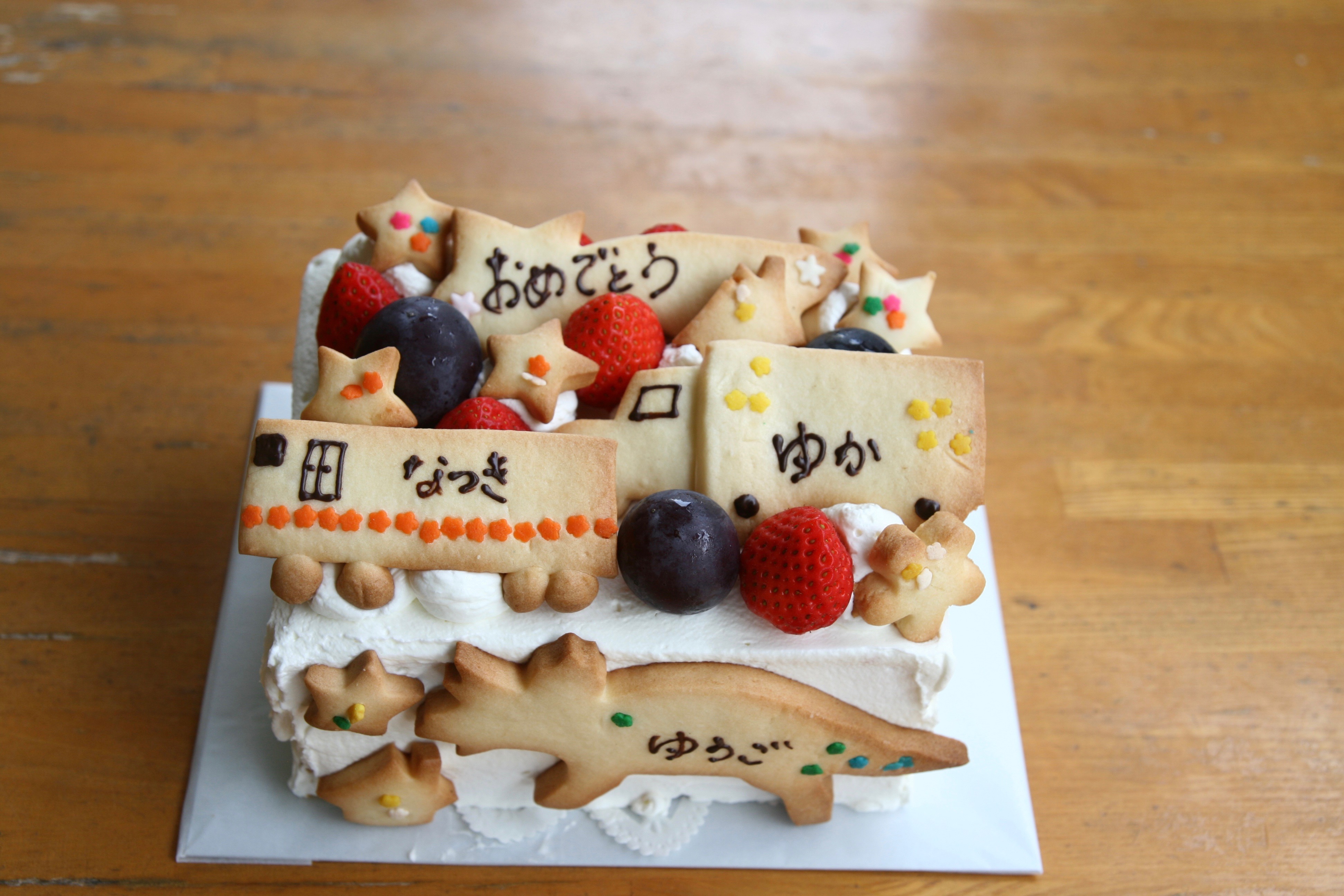 お友達と祝うケーキ