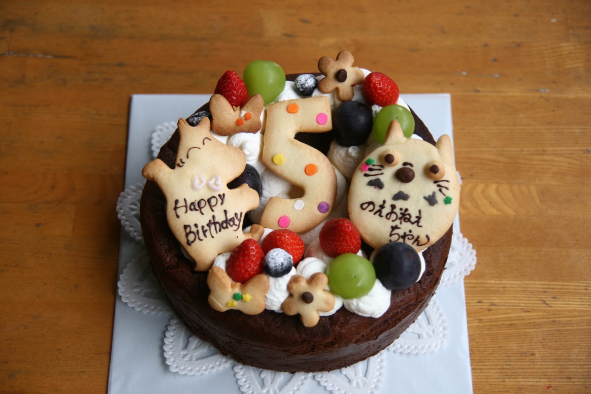 チョコケーキのバースデーケーキ