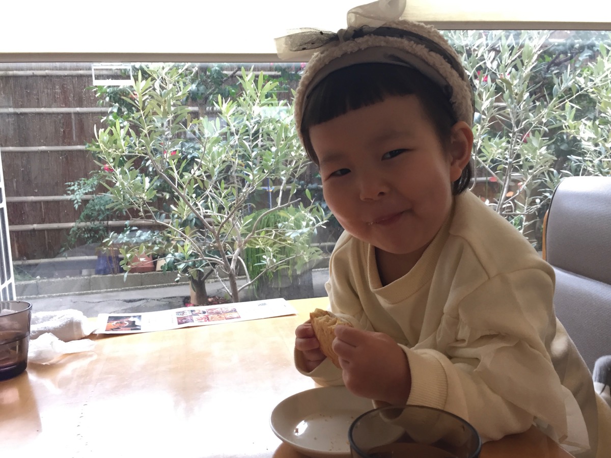 今日はアーモンドクッキー