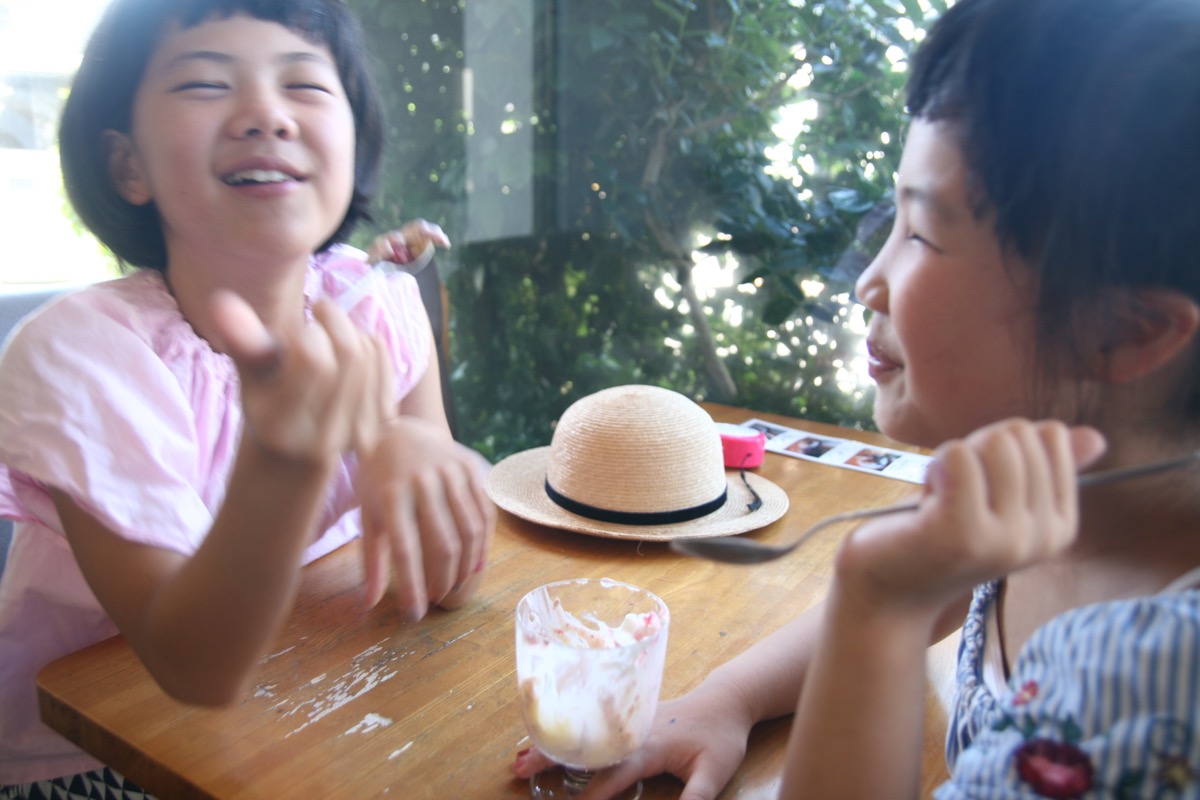 暑いですね。パフェあるよ。